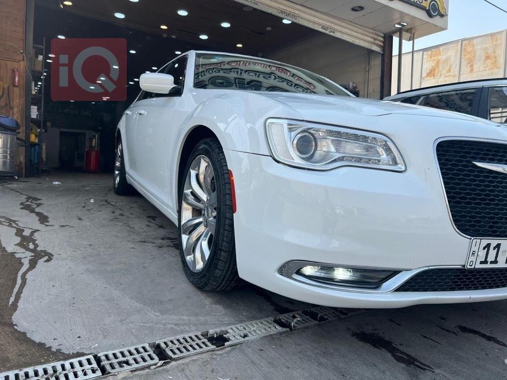 کرایسلەر 300